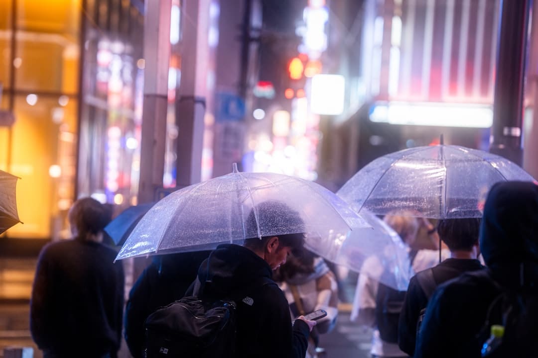 我国首座大型海上浮式液化天然气出产设备启航
